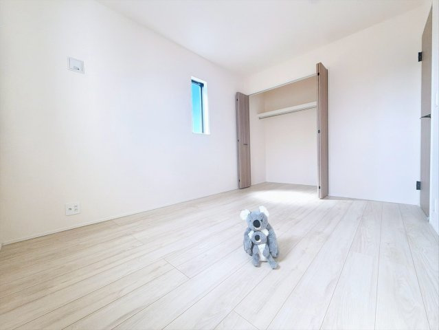 【洋室】 | 高崎市下小鳥町　新築住宅 | 「どんな家具を置こうかな」とワクワクする。好みのこだわりのお部屋にしてじぶんだけの部屋でゆったりと寛げます。