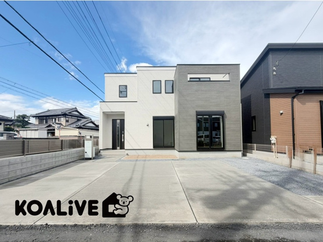 【外観】 | 高崎市下小鳥町　新築住宅 | 完成済み！いつでも新生活を始めることができます。
開放感あるLDK！
陽当り、風通しも良い暖かな住まいです。
KOALIVE （コアライブ）【0120-919-727】