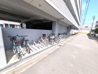 【駐輪場】 | エスリード高槻 | ■敷地内に自転車置き場とバイク置き場があります。