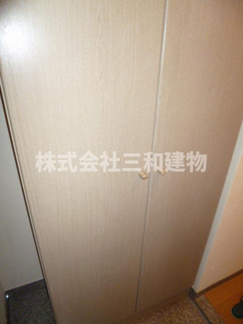 ガーデンピア成増２号館の玄関