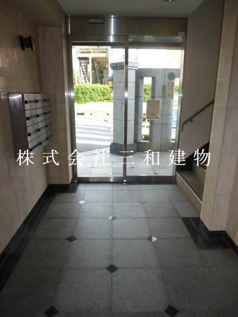 ガーデンピア成増２号館のエントランス