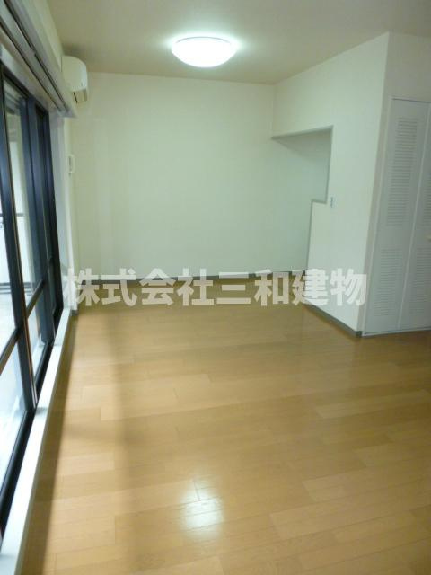 ガーデンピア成増２号館の居間・リビング|同タイプ別号室の参考写真になります