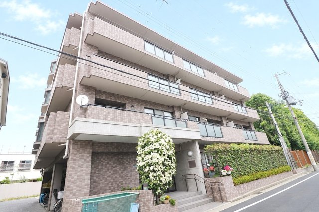 ファミール甲子園浦風町の外観|阪神「甲子園」駅徒歩4分の通勤通学に便利な立地です。ルーフバルコニー付きの最上階広々4LDKのマンションです。皆様からのご連絡を心よりお待ちしております。