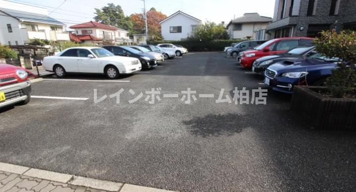 仲介手数料（賃料の1.10ヵ月）の50％OFF対象物件！の駐車場