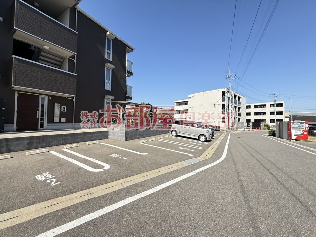 プレミエール御井の駐車場|バルコニー付きです
