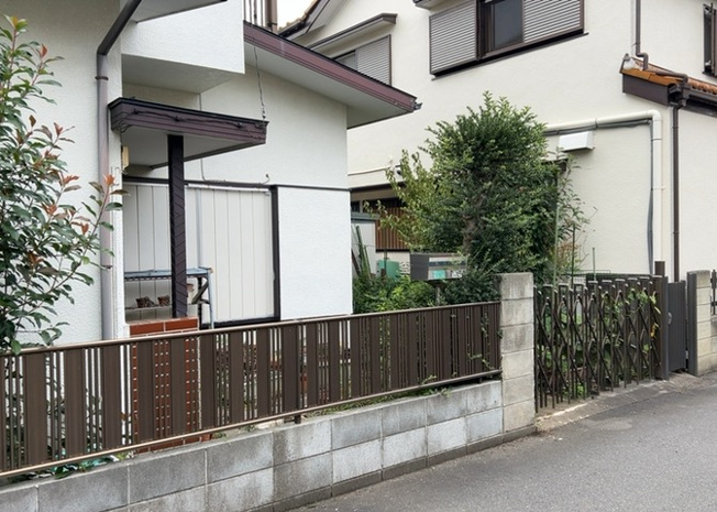 【外観】 | 土地を買う際、住む地域の自治体や福祉の補助制度にも注目してみましょう。子供や老人の医療補助やゴミ出しのルールなど、自治体によってルールに大きな違いがあるため、暮らしやすい土地で判断するとよいでしょう。