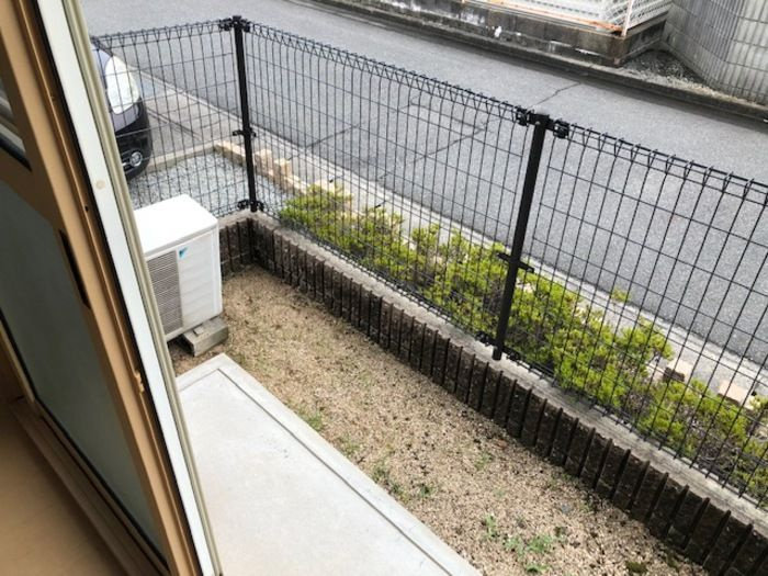 プレザント芳泉　B棟の庭