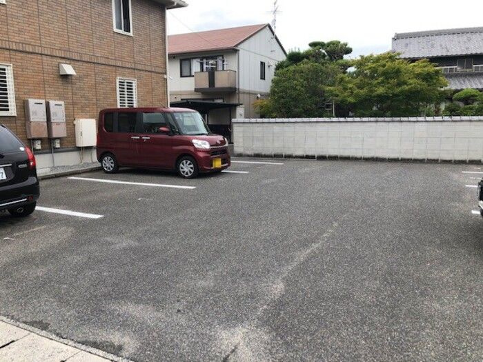 プレザント芳泉　B棟の駐車場