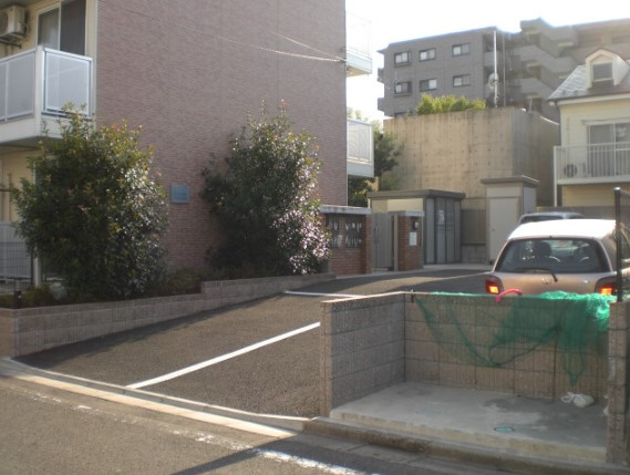グランデール北町の駐車場