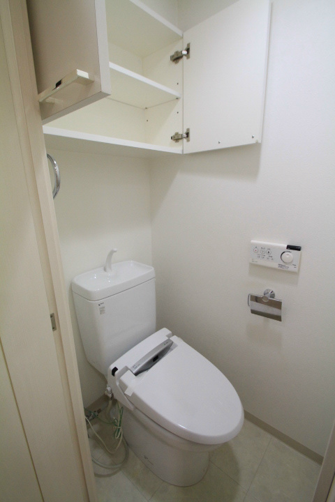 横浜市西区浅間町１丁目の賃貸マンションのトイレ
