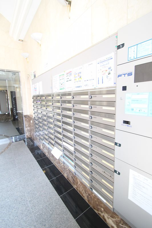 横浜市西区浅間町１丁目の賃貸マンションのロビー