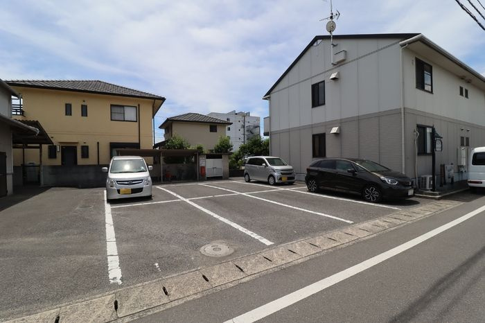 シャンテＫＵＲＯＺＵＭＩの駐車場