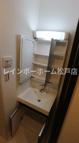 フォンティーナ越谷レイクタウンの独立洗面台