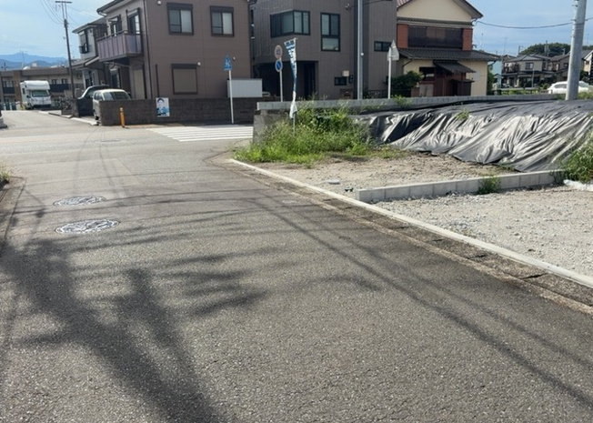 【外観】 | 物件の詳細については、現地を見てわかること以外に、役所や法務局などで調べないとわからないことがあります。そのため、現地に行く場合は、もしこの物件を買ったらどのような生活ができるかをイメージしましょう。