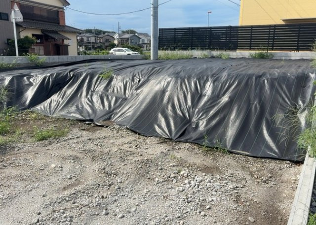 【外観】 | 土地購入を検討されている場合、境界杭がない状態で購入してしまうと境界確定測量をする必要があり、費用がかかります。購入の前に、売主、隣土地所有者立ち合いのもと境界を確定し境界杭を設置するのがベストです。