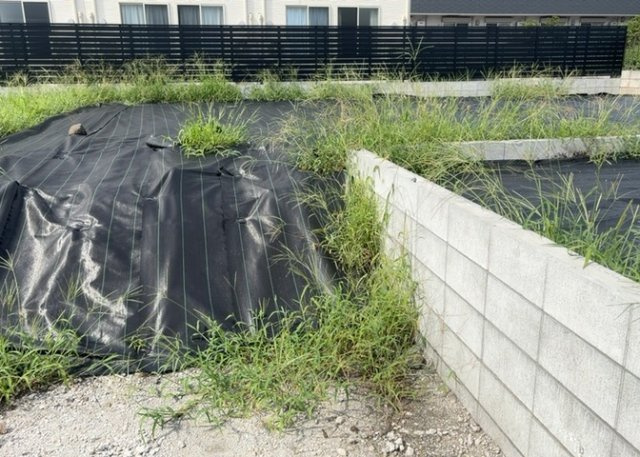 【外観】 | 土地の前の道路に消火栓が設置されていることがあります。この場合、道路交通法第45条第1項により、駐車禁止の場所が指定されています。そのため、車庫などの駐車スペースをつくることができない場合があります。