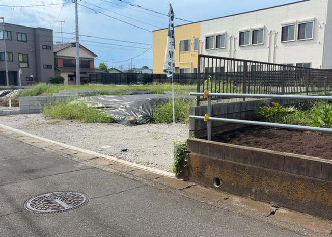 【外観】 | 物件の詳細については、現地を見てわかること以外に、役所や法務局などで調べないとわからないことがあります。そのため、現地に行く場合は、もしこの物件を買ったらどのような生活ができるかをイメージしましょう。