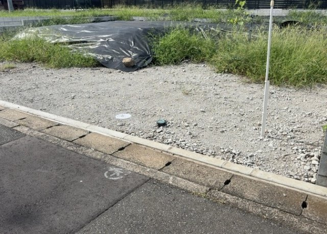 【外観】 | 土地購入を検討されている場合、境界杭がない状態で購入してしまうと境界確定測量をする必要があり、費用がかかります。購入の前に、売主、隣土地所有者立ち合いのもと境界を確定し境界杭を設置するのがベストです。