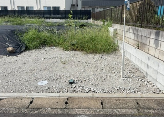 【外観】 | 人が暮らすうえで日光は大切な要素となります。日当たりの良さは譲れないポイントですね。併せて近くに大きな建築物の建築予定がないか、あるいはそれが可能な土地が近くにないか事前に確認することもお勧めします。