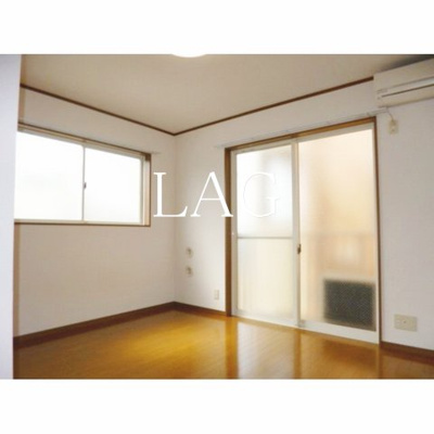【居間・リビング】 | アムール　宮寿 | 洋室のお部屋です。
