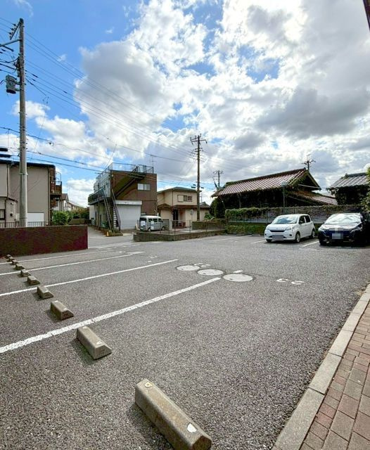 ＭメゾンＣの駐車場|駐車場があるので、車を買う予定の方も安心です