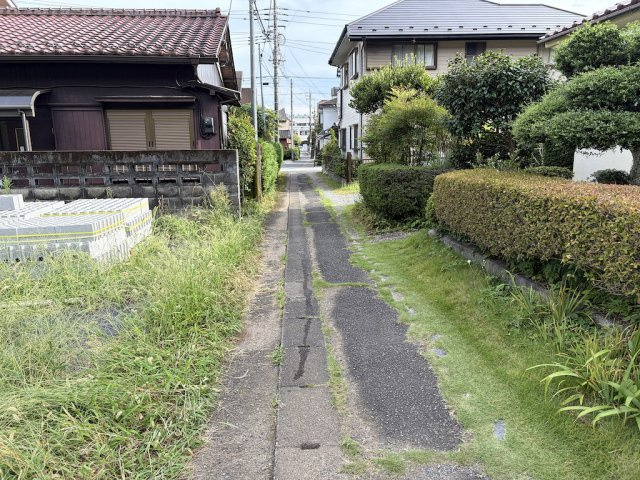 青梅市裏宿町2期の前面道路含む現地写真|未造成の状態です。完成は12月の予定です。