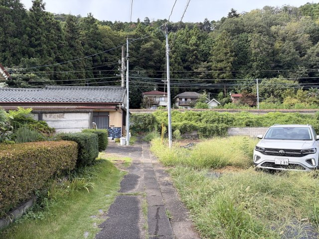 青梅市裏宿町2期の前面道路含む現地写真|未造成の状態です。完成は12月の予定です。
