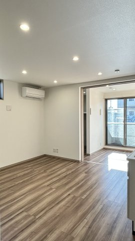 TRIOVE大牟田駅前の外観|※同型物件参考写真（床：ノーチェ柄　ブラウン）