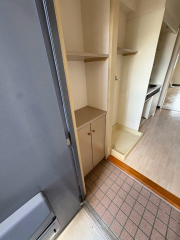 石川マンション５の玄関