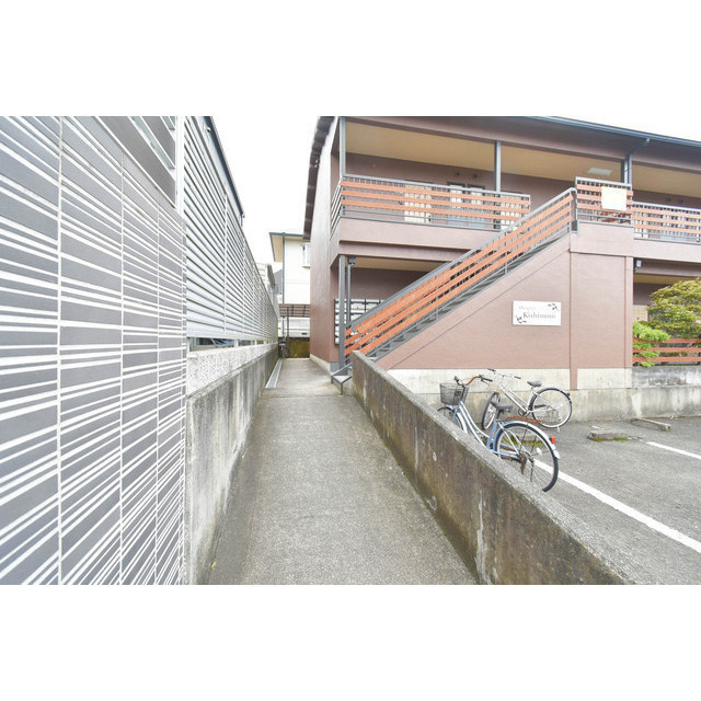 ハイツ岸本のエントランス