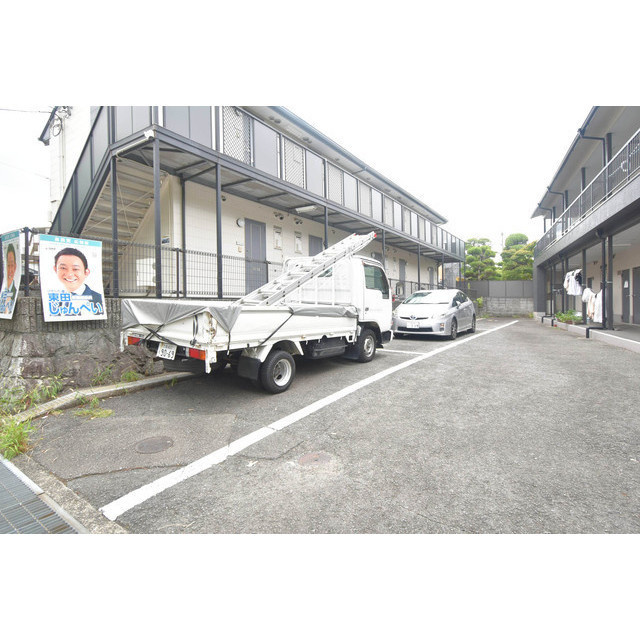 ハイム多摩の駐車場