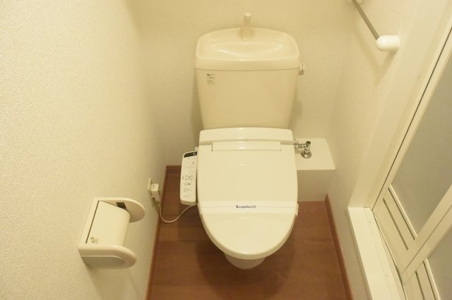 レオパレスシンフォニアのその他|温水洗浄便座付きです。