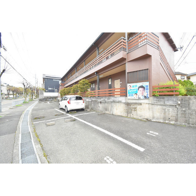 ハイツ岸本の駐車場