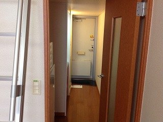 レオパレスアシスト０６の玄関
