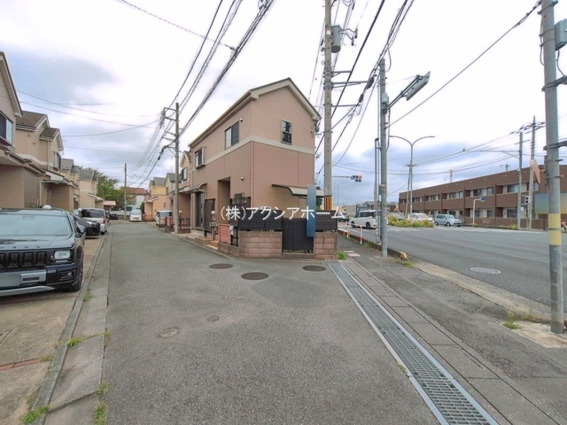 入間市小谷田1丁目　中古一戸建　～LDK19.7帖～の前面道路含む現地写真