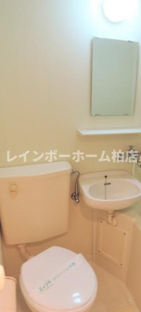 仲介手数料50％半額キャンペーン物件のトイレ|ゆったりとした空間のトイレです