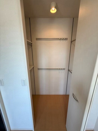 【玄関】オレンジコート 