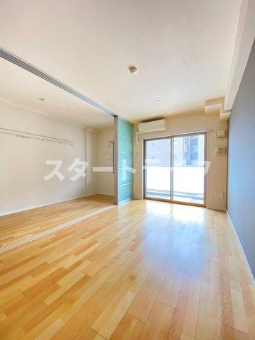 吹田市江の木町の賃貸マンションの居間・リビング