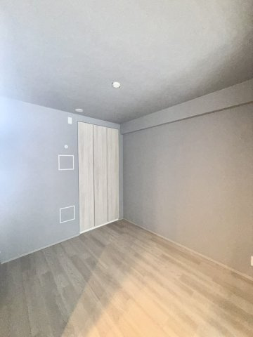 ファインレジデンス住道駅前3Fの洋室|収納つき便利な洋室
