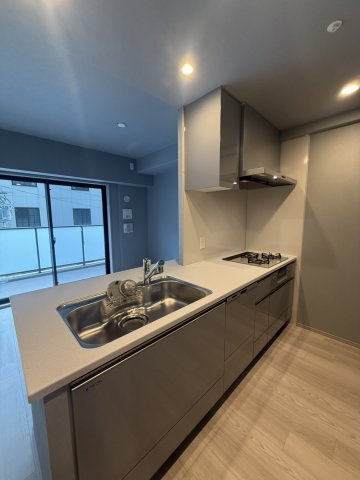 ファインレジデンス住道駅前3Fのキッチン|3口コンロのシステムキッチン
