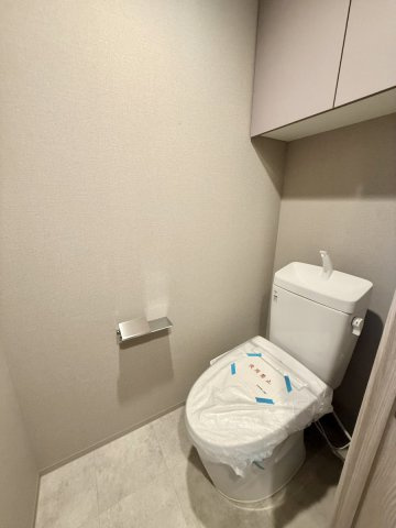 ファインレジデンス住道駅前3Fのトイレ|ウォシュレット・収納付きトイレ