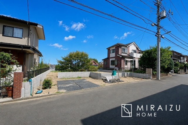 【周辺】 | 青く澄み渡った綺麗な空と、陽の光をたっぷりと受ける、そんな新築住宅で新生活をスタートしてみませんか？見学・ご相談等、ミライズホーム(株)までお気軽にご連絡下さい♪