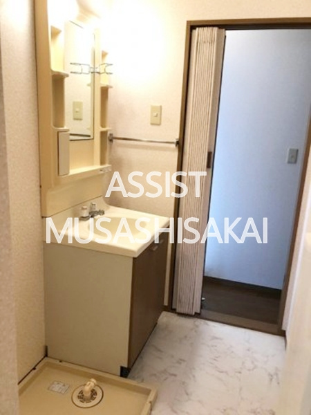 シャトレJINDAI　A棟の独立洗面台|写真：設備同仕様の別号室です