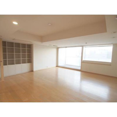 【居間・リビング】 | 南青山ガーデンコート | ※写真は同タイプ住戸です。