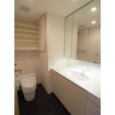 【洗面所】 | 南青山ガーデンコート | ※写真は同タイプ住戸です。