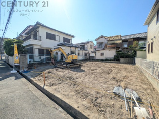 コンビニや日常の買い出しに便利なスーパーなどが身近に揃っており、生活に不便さを感じにくい環境です。