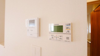 【設備】 | 甲斐市竜王新町 オール電化新築 全2棟 2号棟 並列駐車3台 | 同仕様現場写真