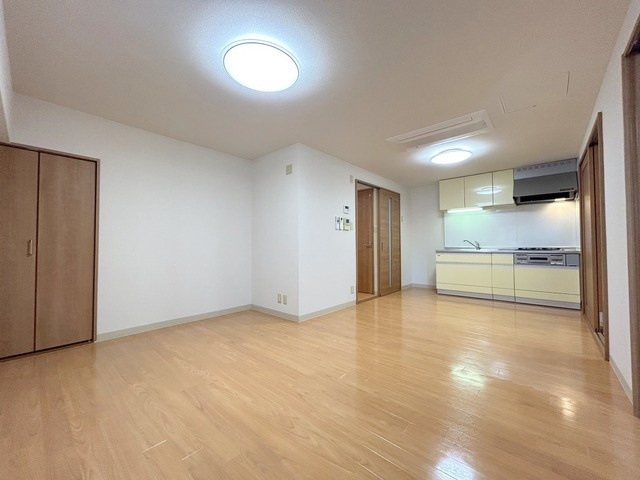 中目黒ガーデンの洋室|★※別号室の写真です　明るいフローリングの角部屋です★