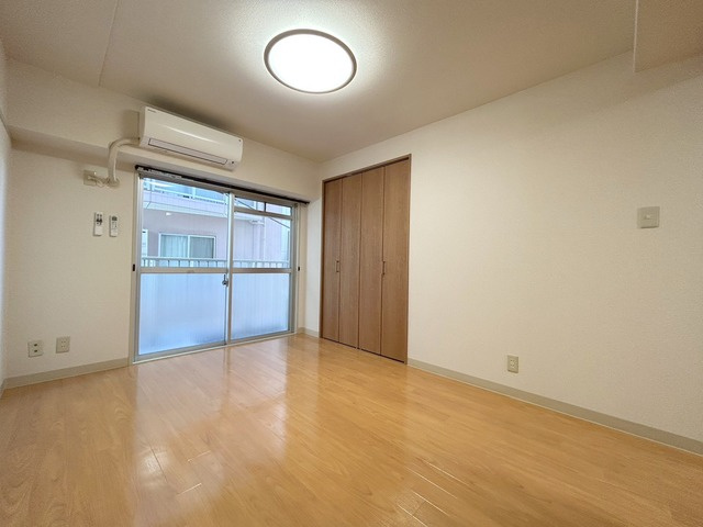 中目黒ガーデンの子供部屋|★※別号室の写真です　明るいフローリングの角部屋です★