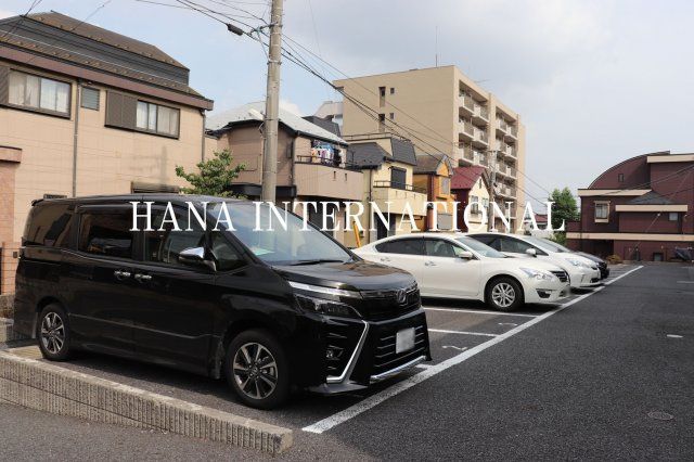レオパレスマグノーリアの駐車場